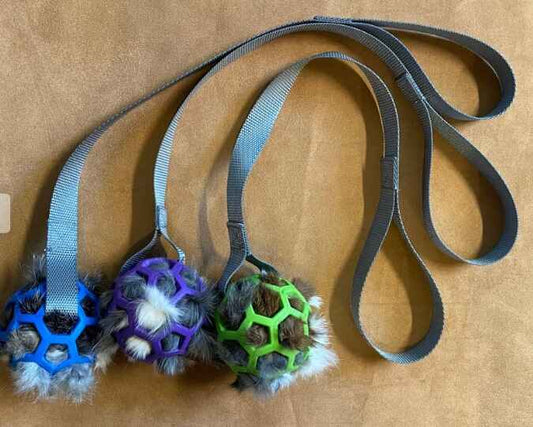 Ruohotupa kaninkarvavetolelu reikäpallolla